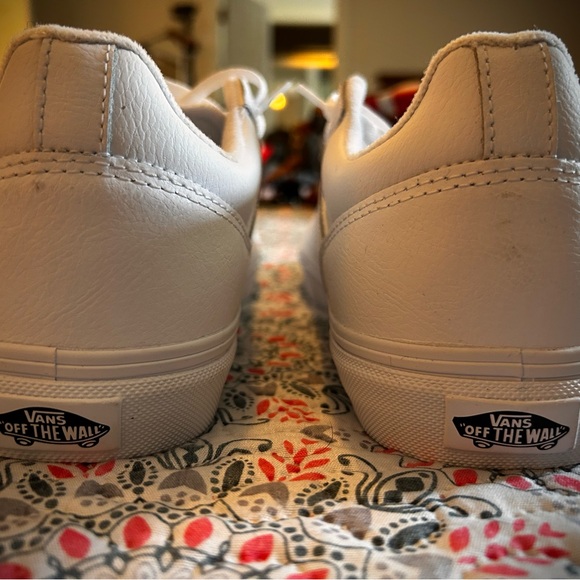 Seldan White/white/ Vans size 10 Men’s - Picture 4 of 5